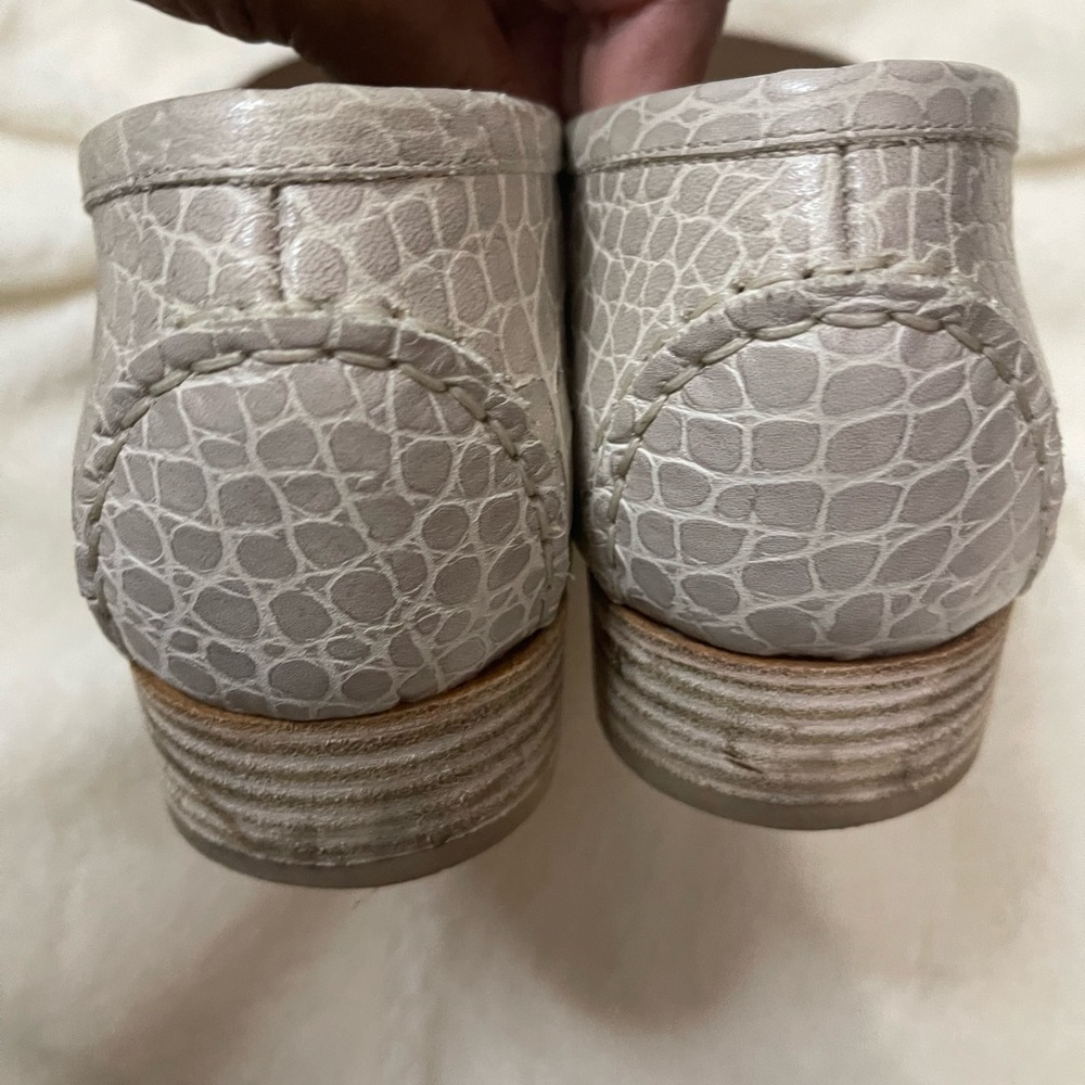Stuart Weitzman Crocodile Print Beige Leather Loa… - image 4
